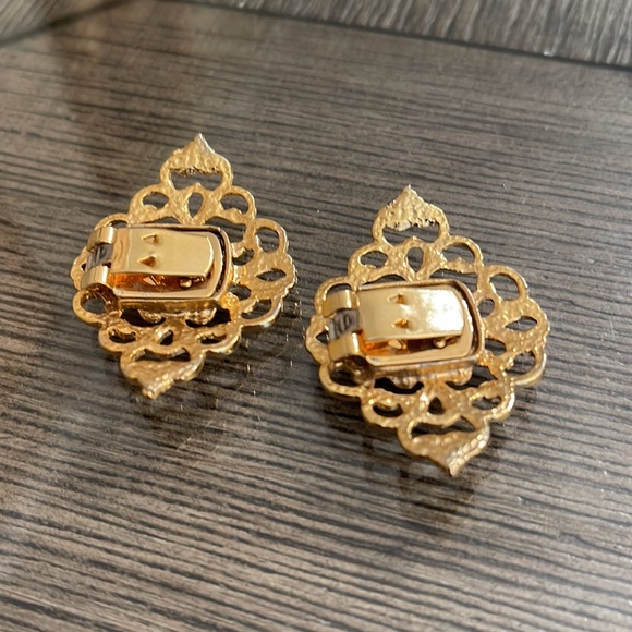 Vintage Designer Signed BLUETTE MADE IN FRANCE Filigree Shoe Clips, Gold-tone - Picture 5 of 14